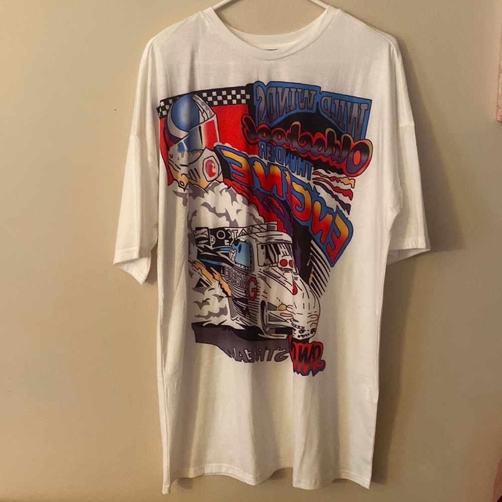 Oversized Graphic Tee. Multicolored.